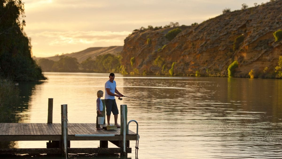 Liberals hope to reel in River Murray fishers with $10.5 million promise
