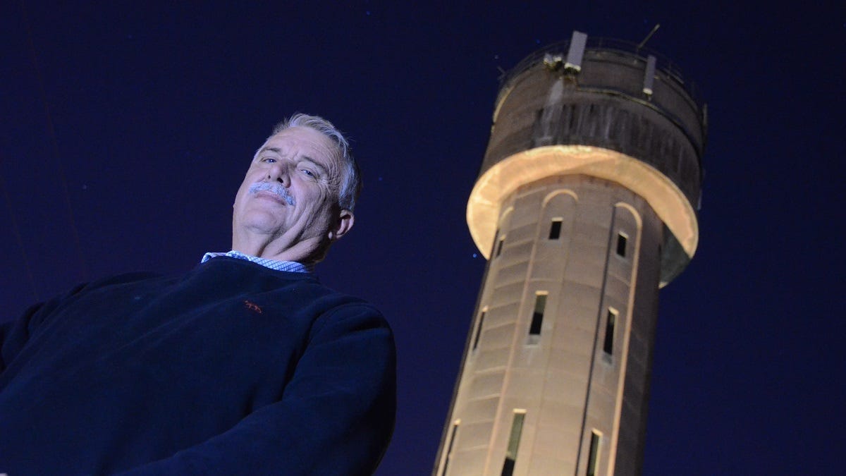 Why Tailem Bend’s water tower is lit up yellow