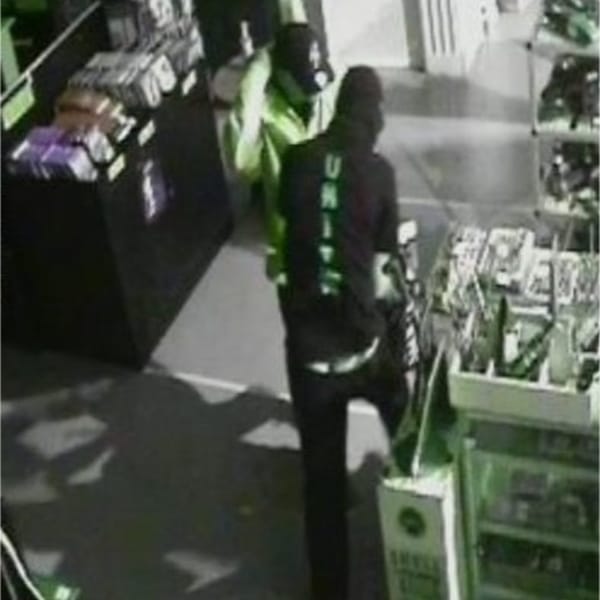 Jewellery thieves captured on CCTV during Murray Bridge robbery