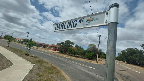 Five men hospitalised after street fight in Murray Bridge