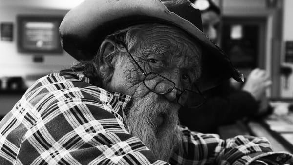 Familiar faces abound in Colin Whelan’s River Murray pubs book