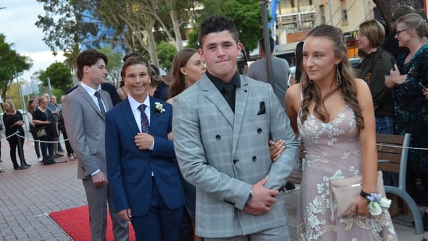 Unity College formal 2021: see the year 12s arrive at Murray Bridge Town Hall