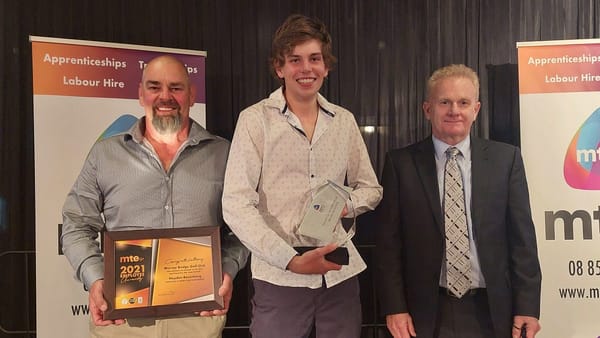 Golf club greens keeper named MTE SA trainee of the year for 2021
