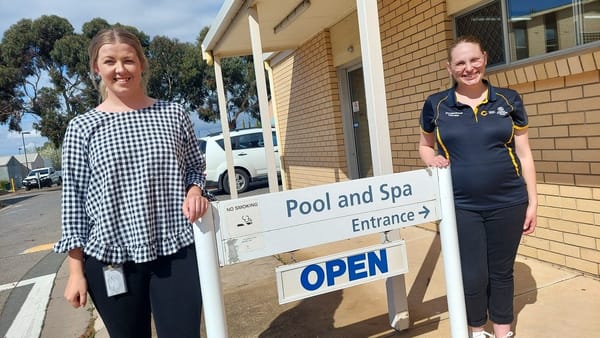 Murray Bridge heated pool reopens