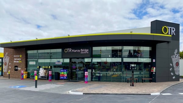 Knife-wielding thief robs Murray Bridge service station