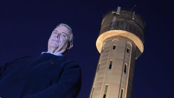 Why Tailem Bend’s water tower is lit up yellow